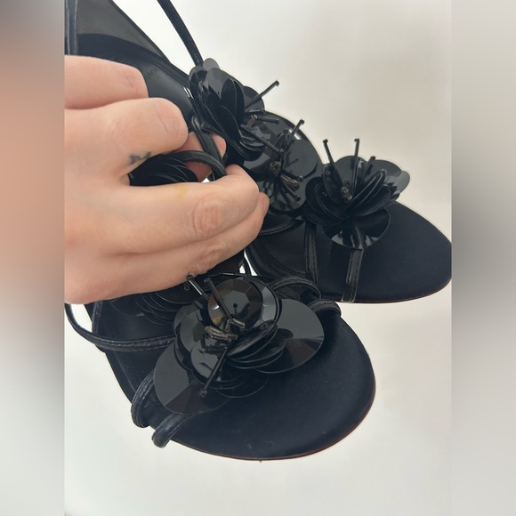 Tory Burch Black Leather Blossom Floral Embellished Sandals Size 6.5 - Picture 8 of 8